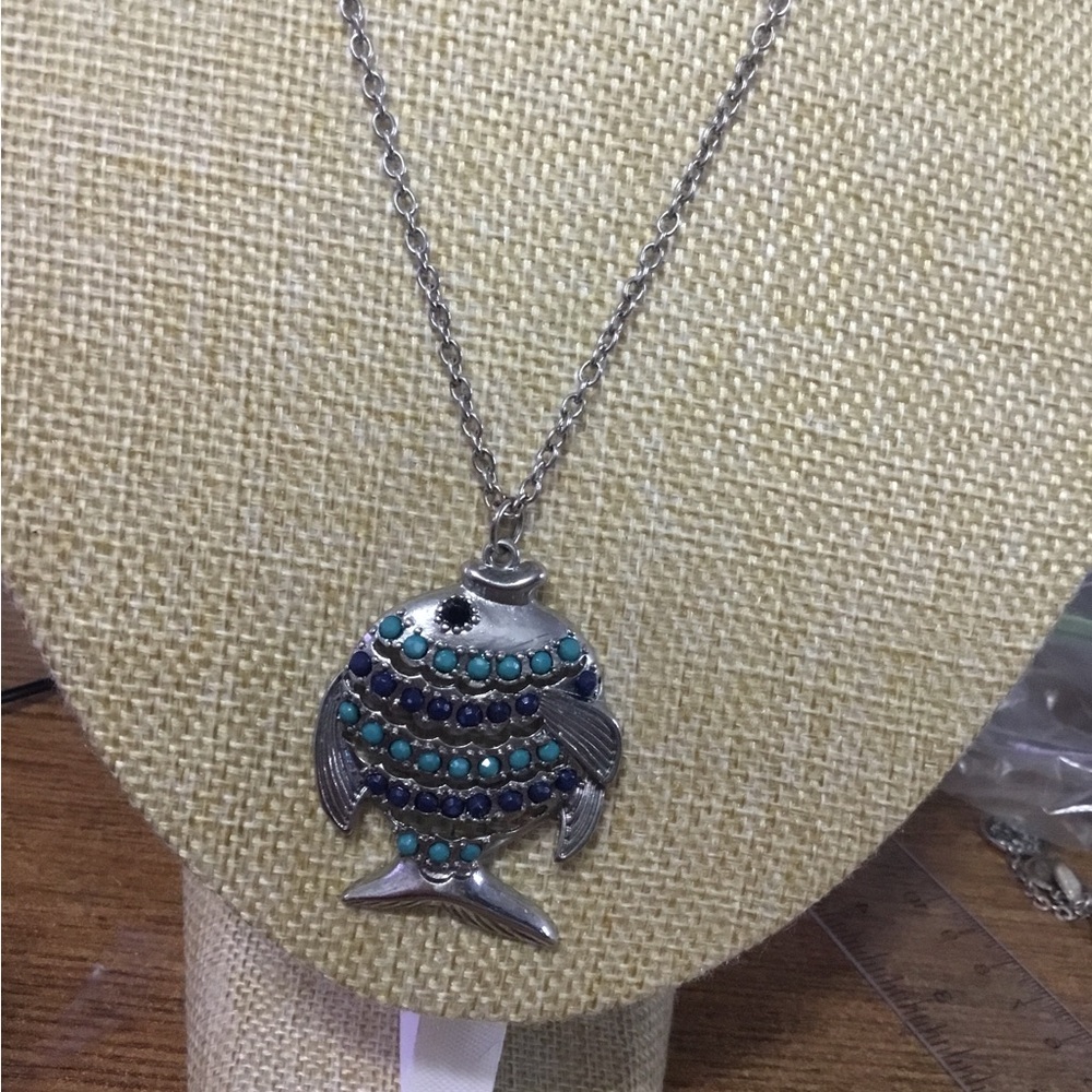 N72 Silver Tone Fish Pendant